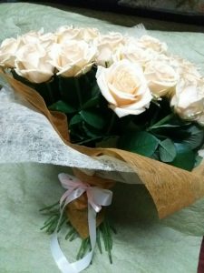 букет кремовых роз в Харькове фото