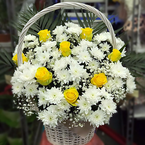 Фото товара Корзина "Белые хризантемы, жёлтые розы" в Харькове