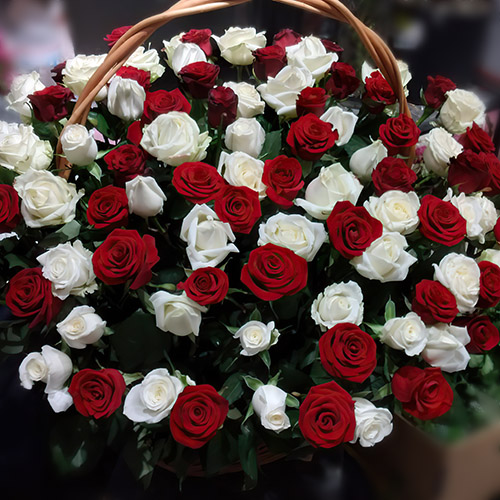 Фото товара Корзина красных и белых роз в Харькове