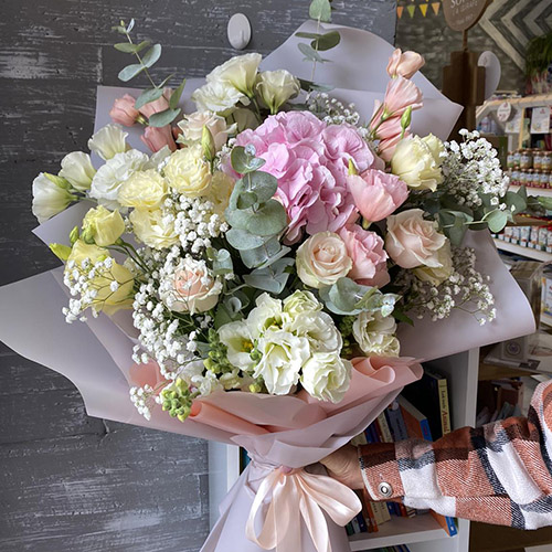 квіти та подарунки на 8 Березня в категорії VIP букети | «Букетик Харків»