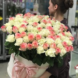 101 белая и розовая роза в Харькове фото