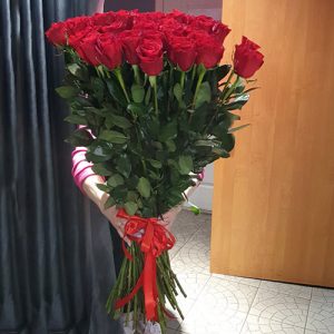 25 высоких роз в Харькове фото